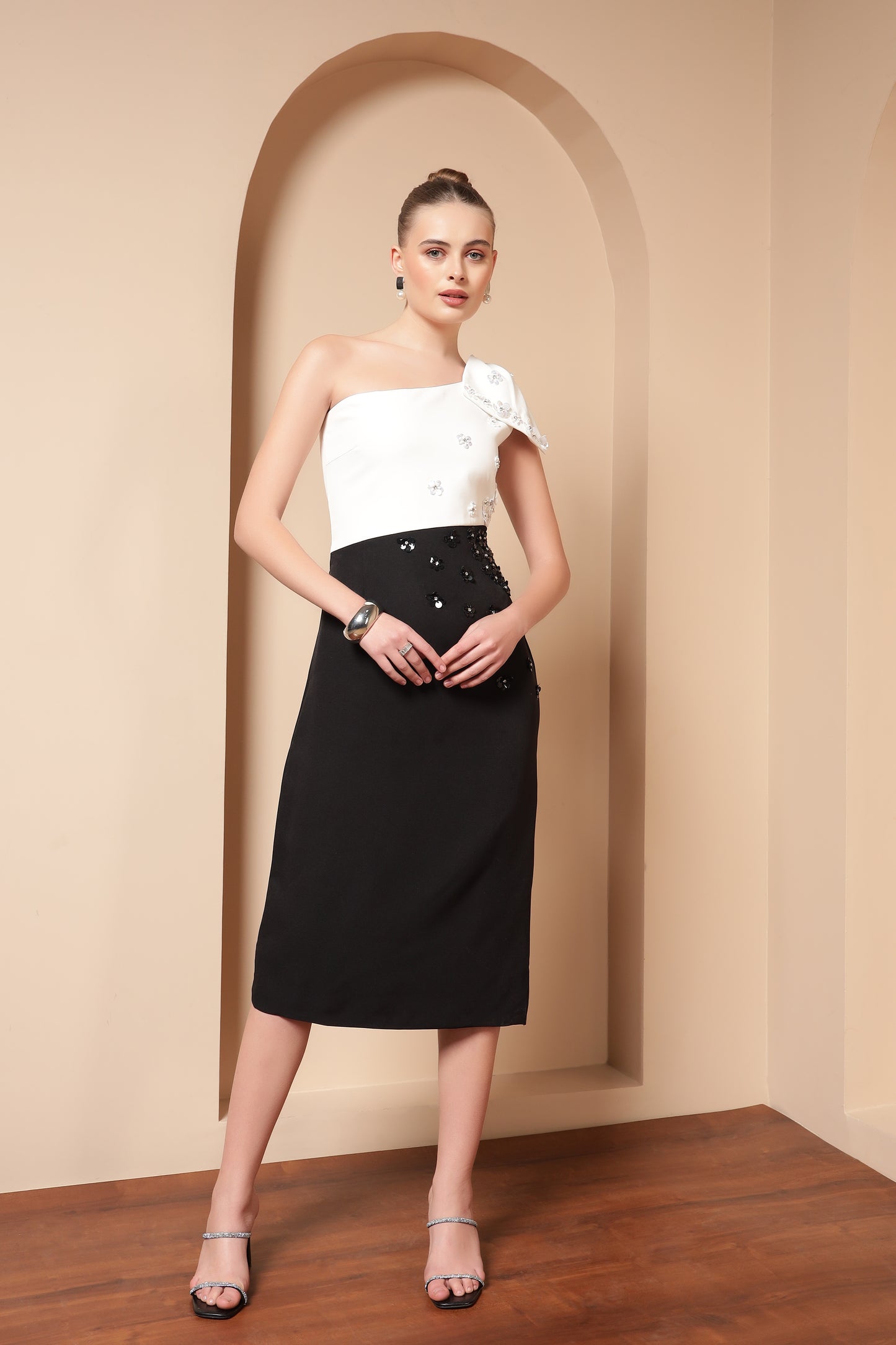 ONE SHOULDER BOW EMBELLISHED DRESS