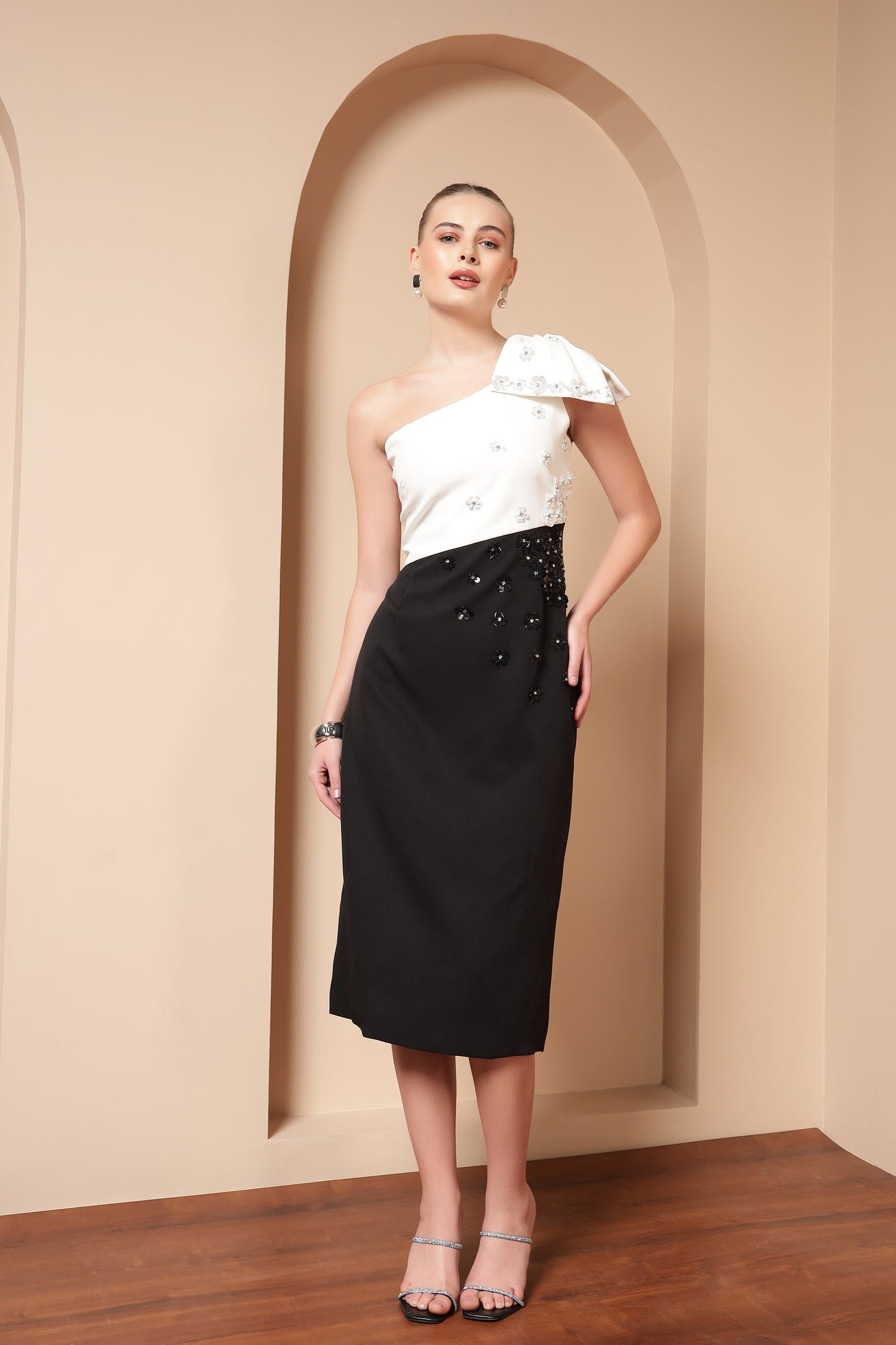 ONE SHOULDER BOW EMBELLISHED DRESS