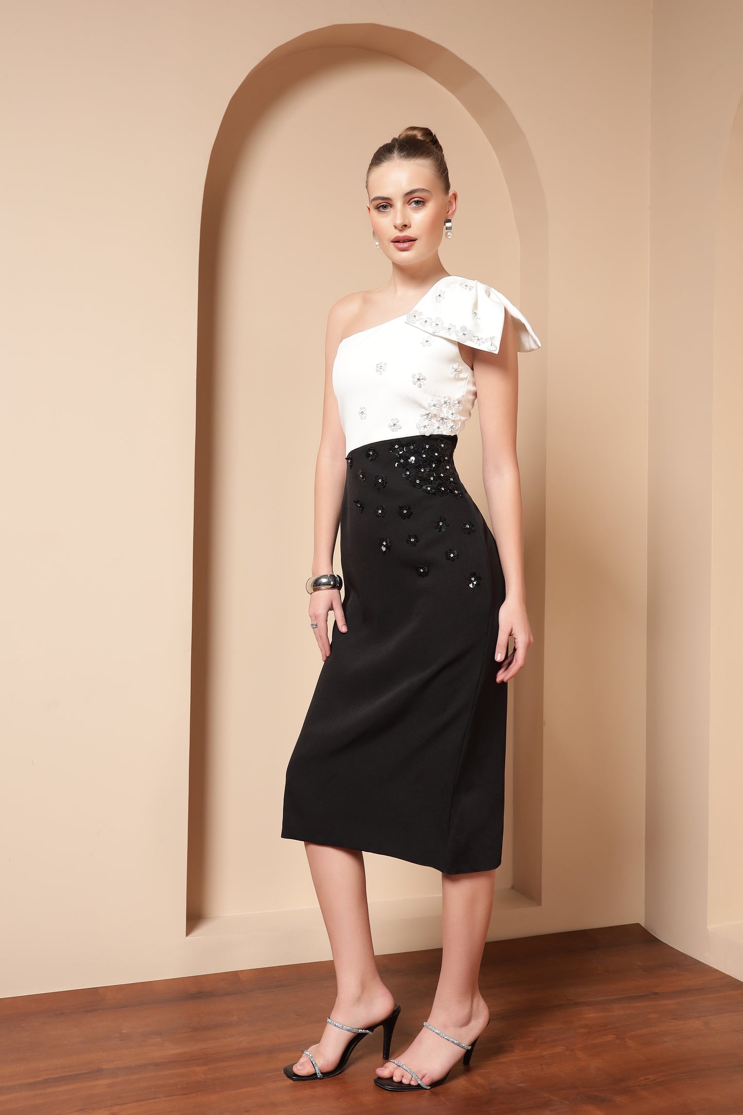 ONE SHOULDER BOW EMBELLISHED DRESS