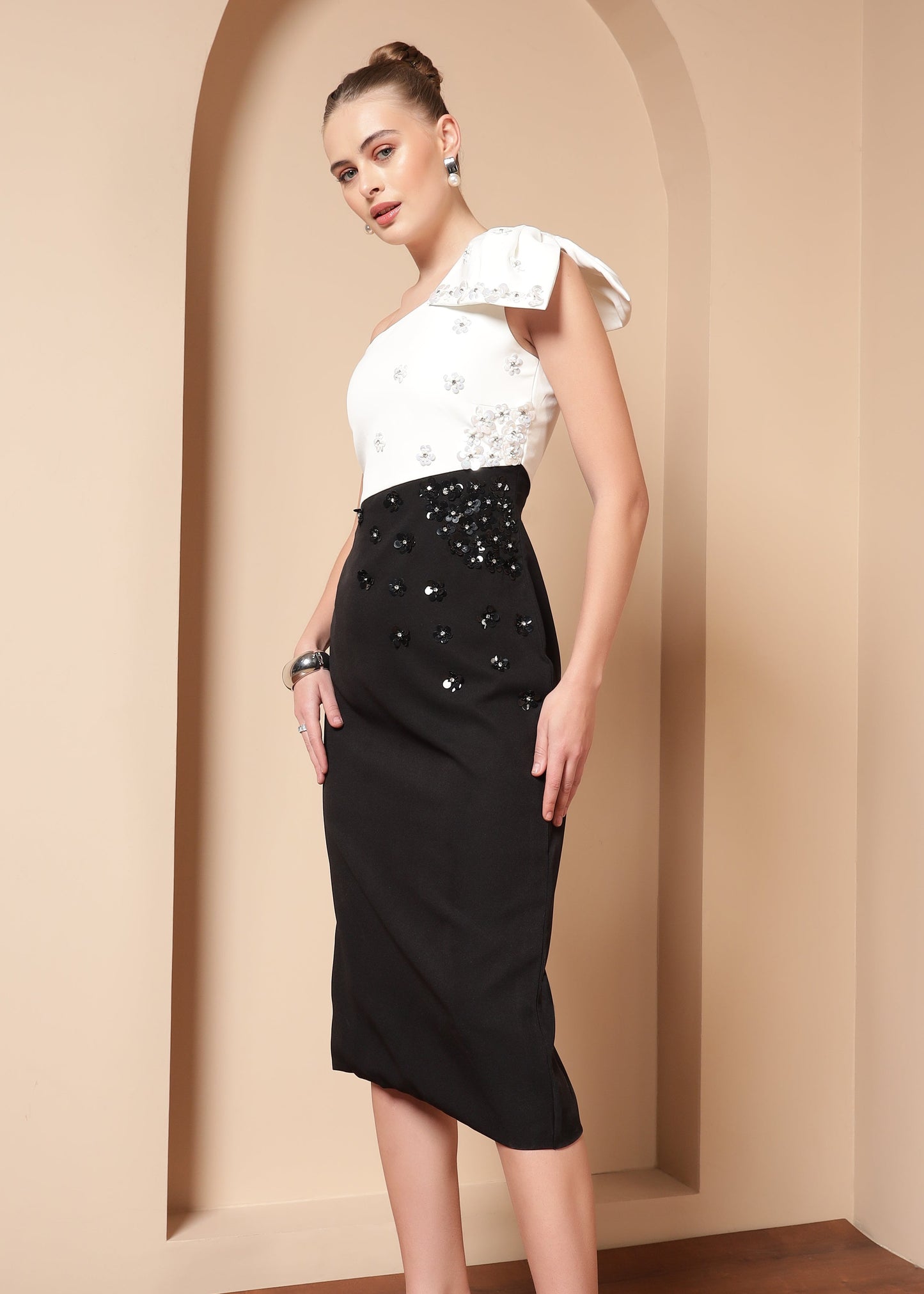 ONE SHOULDER BOW EMBELLISHED DRESS