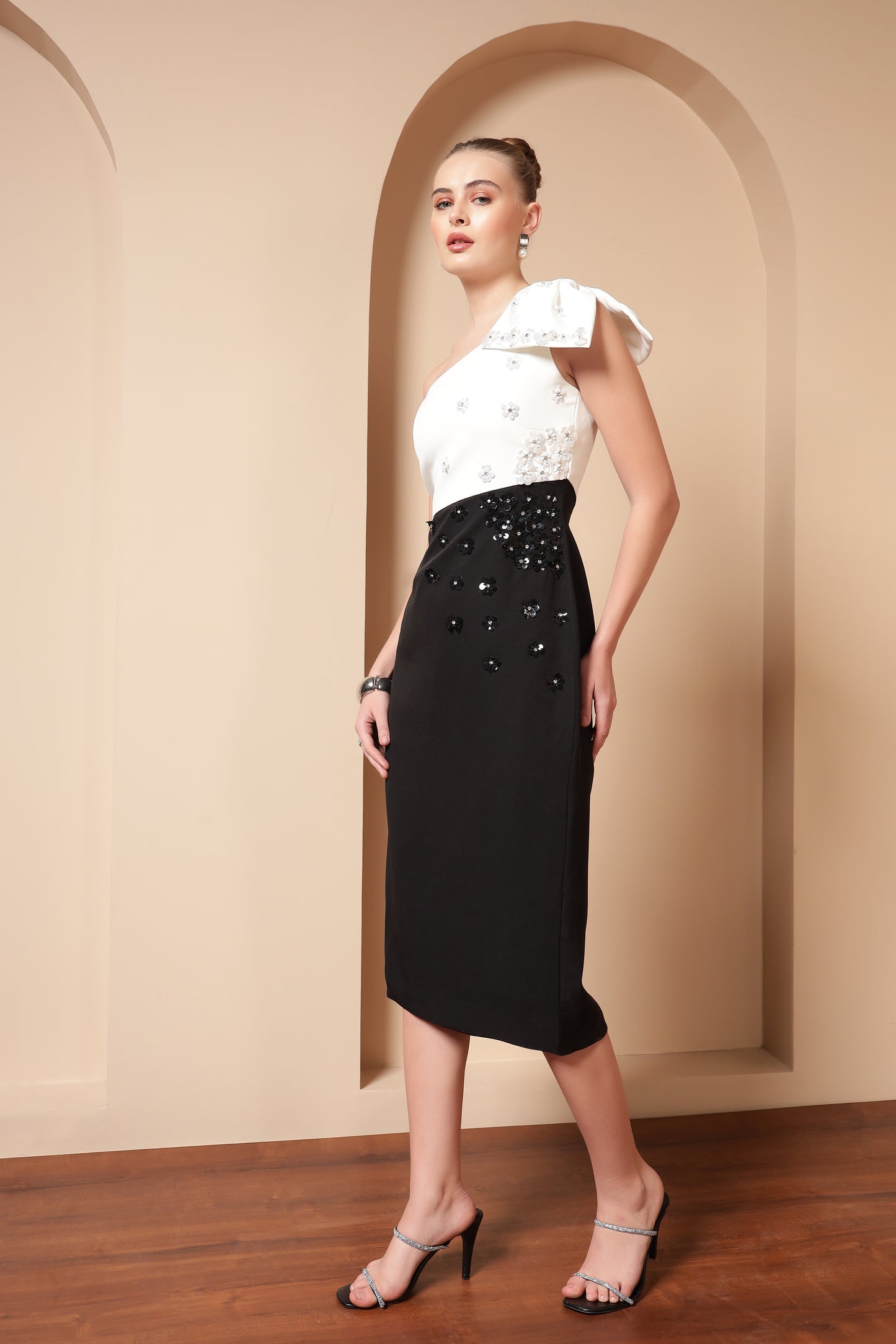 ONE SHOULDER BOW EMBELLISHED DRESS