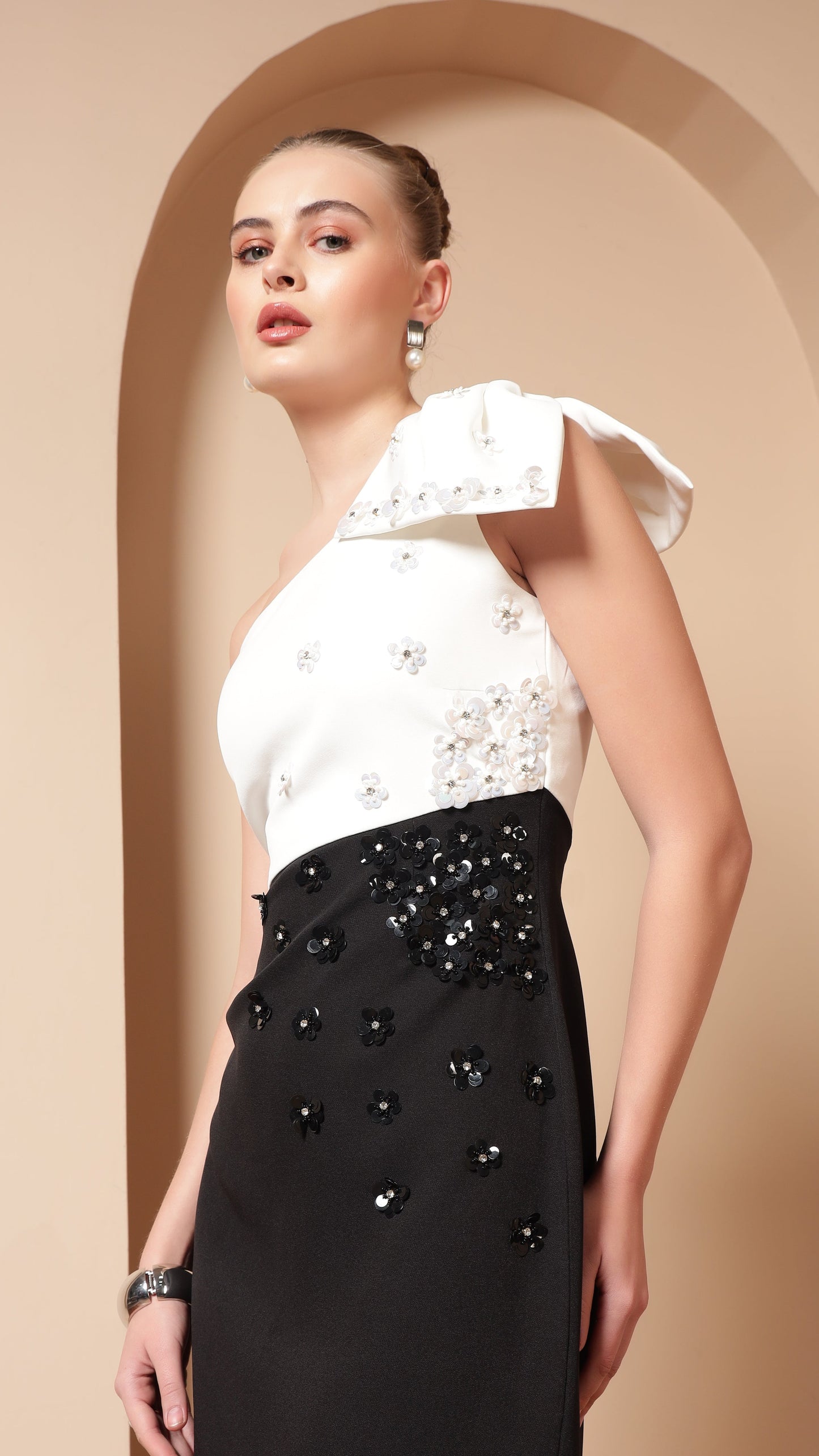 ONE SHOULDER BOW EMBELLISHED DRESS