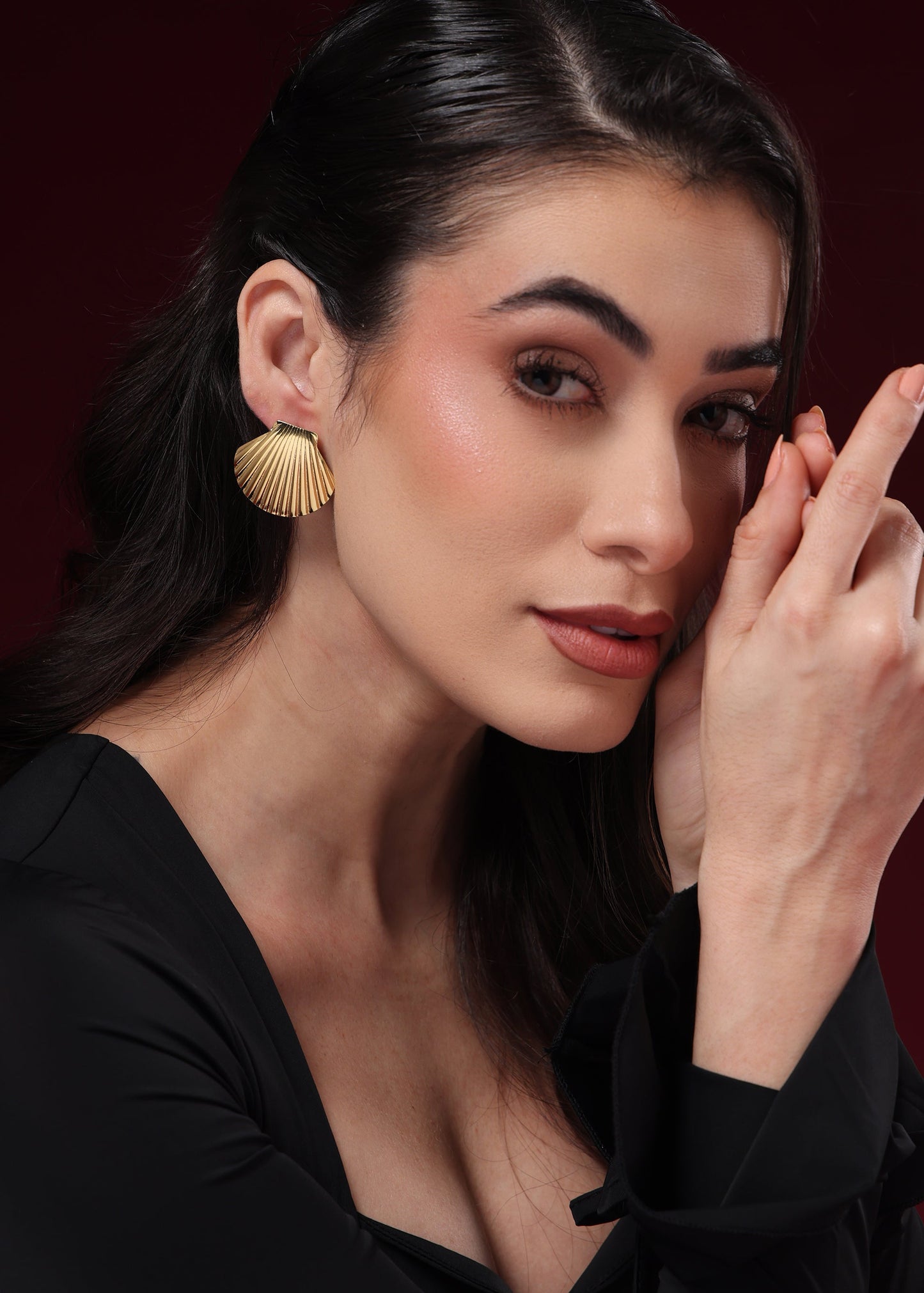 GOLDEN SEASHELL STUD EARRINGS