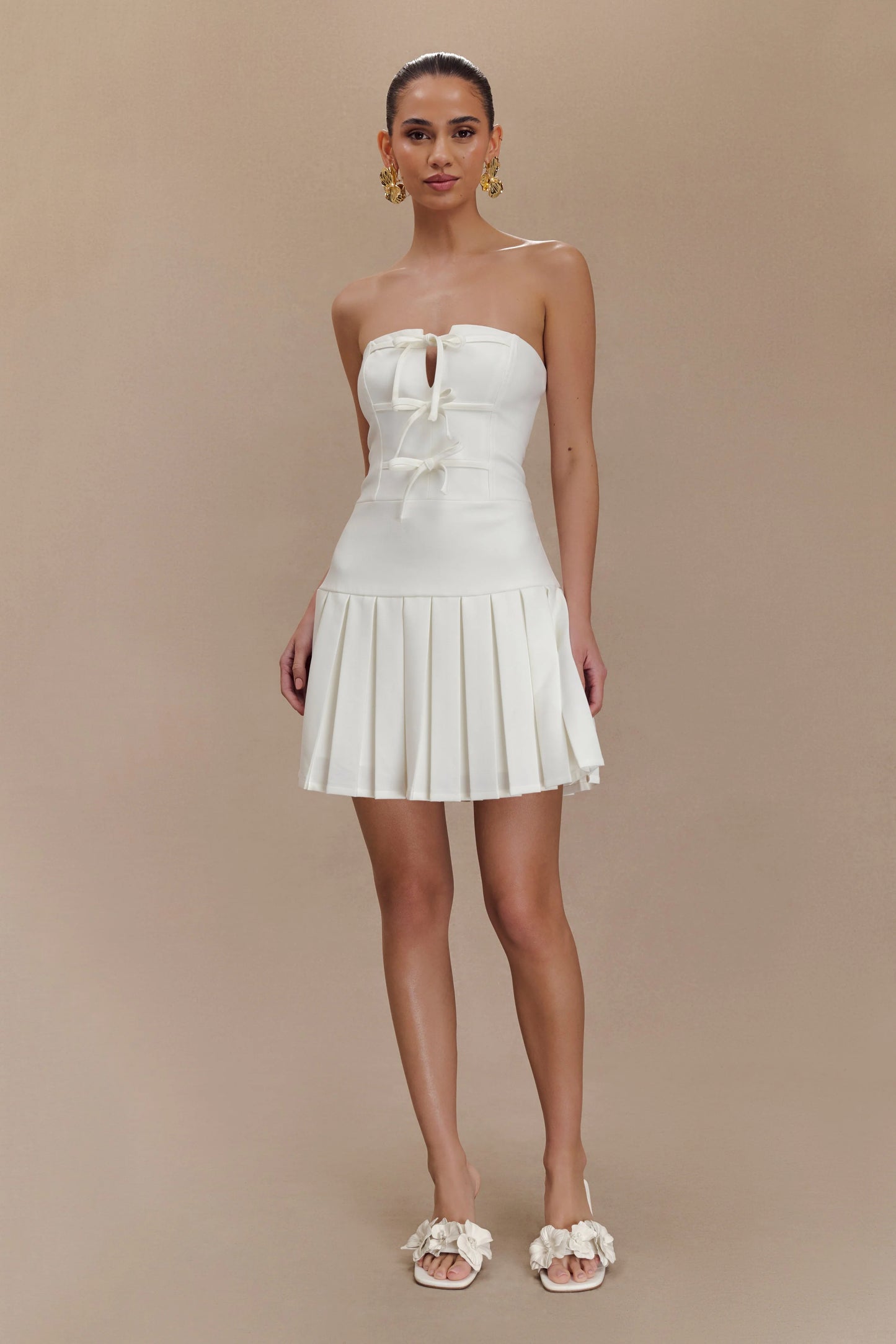 BOX PLEATE WHITE MINI DRESS