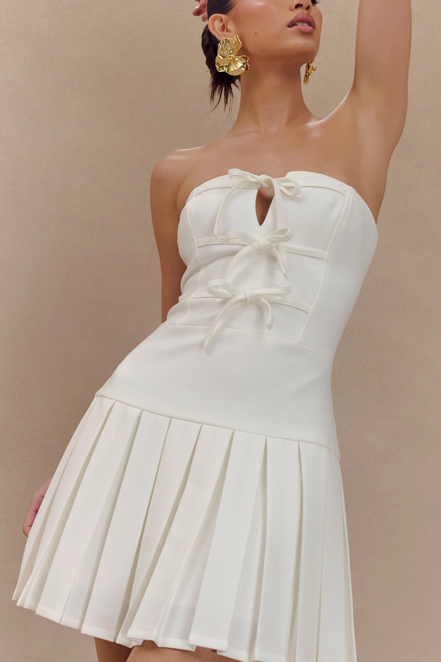 BOX PLEATE WHITE MINI DRESS