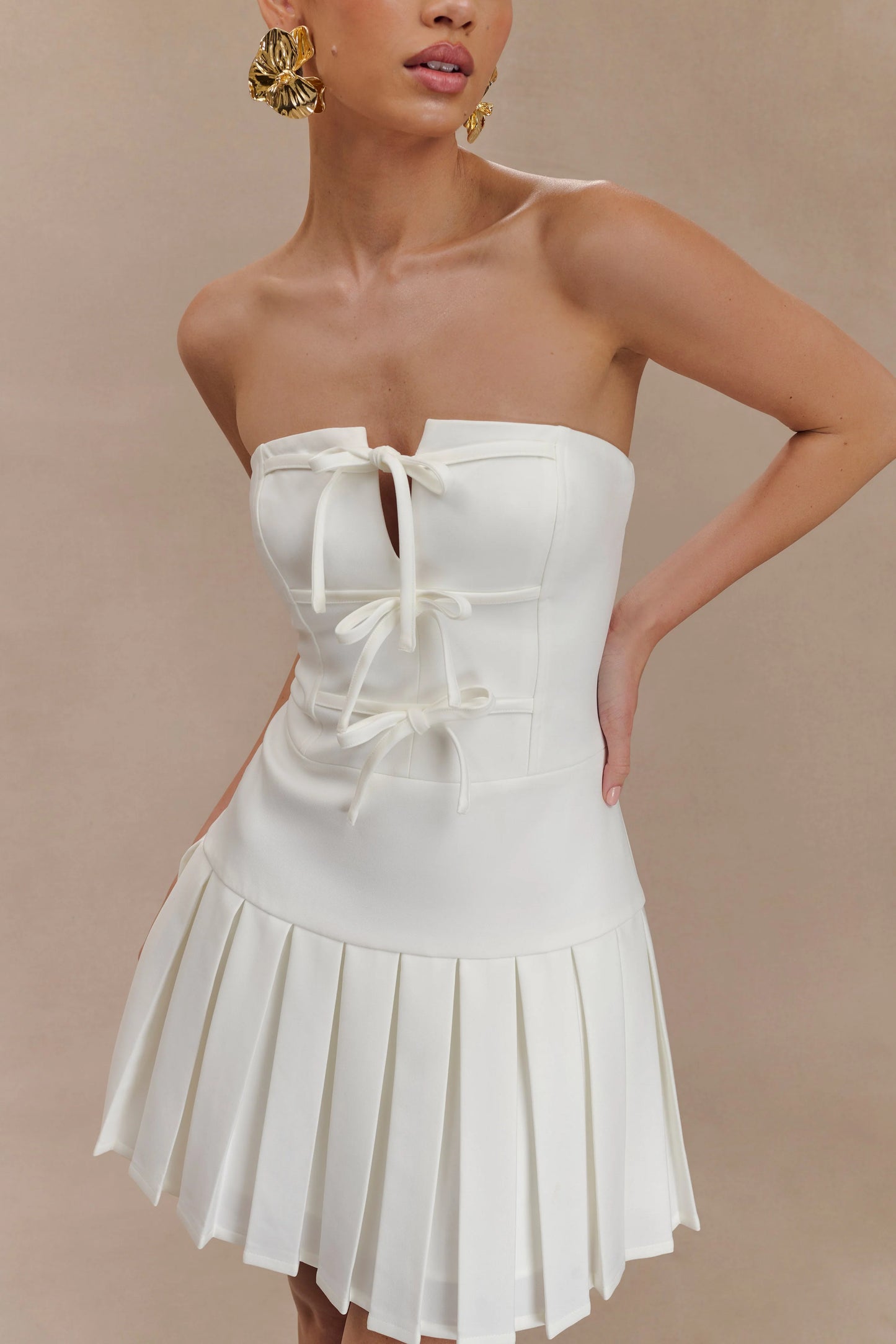 BOX PLEATE WHITE MINI DRESS