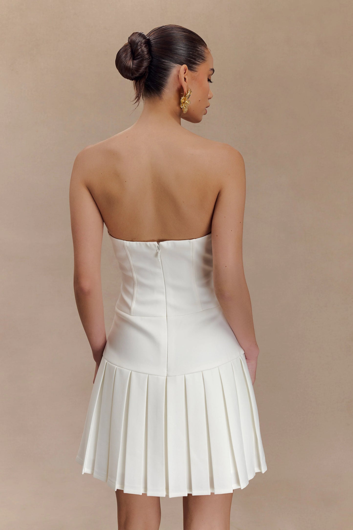 BOX PLEATE WHITE MINI DRESS
