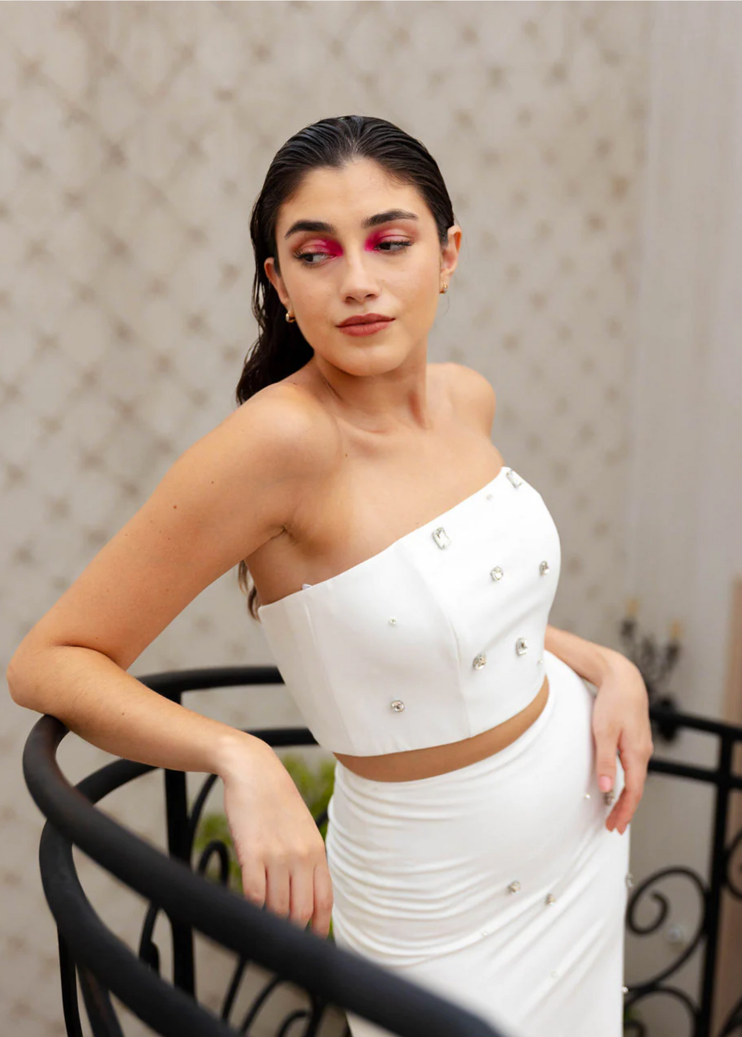 MANILA SET IN WHITE