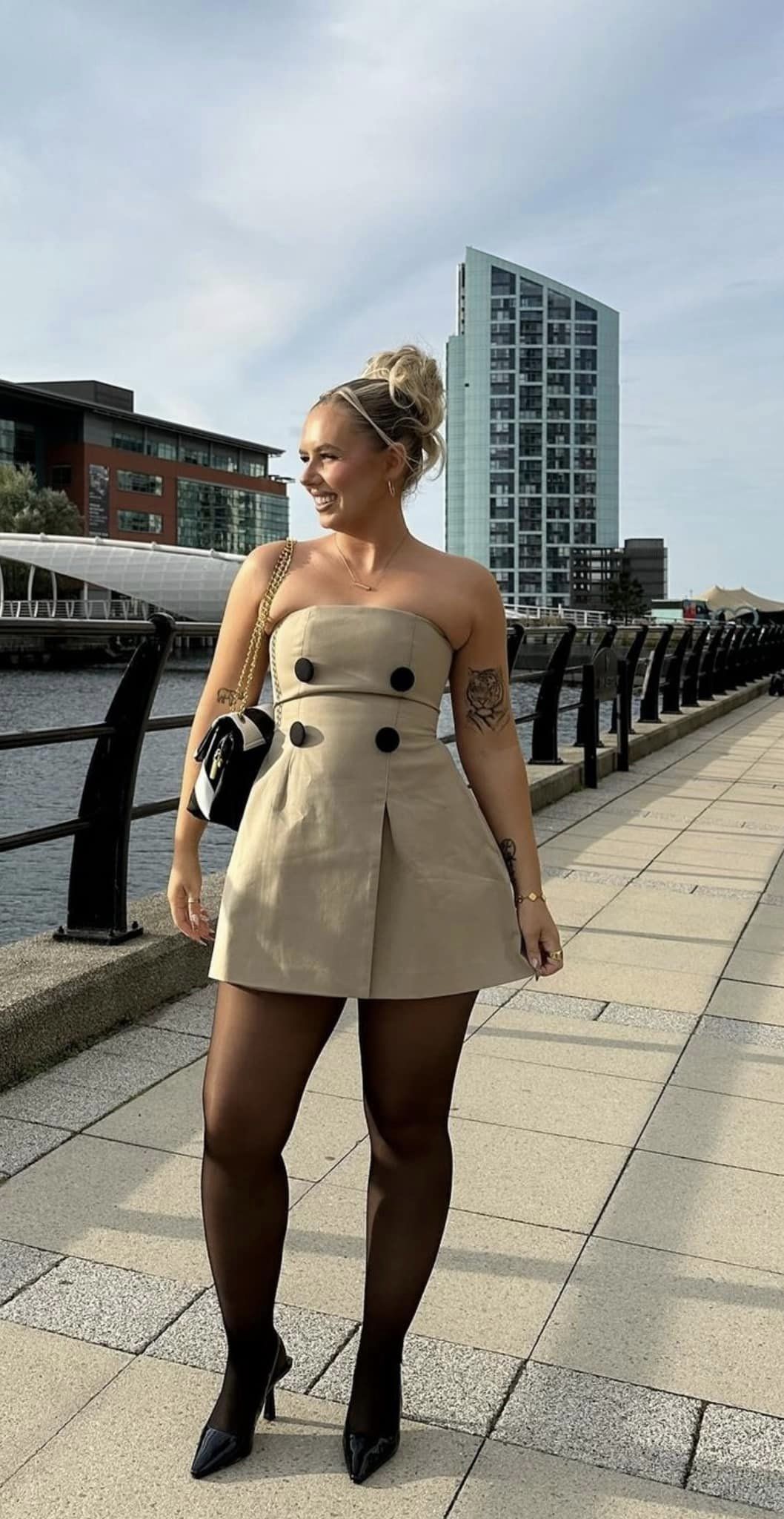 STRAPLESS BROWN CREPE MINI DRESS