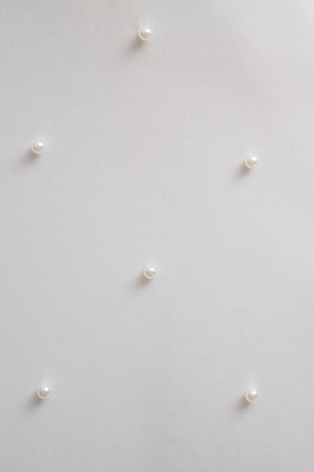 STRAPLESS PEARL BACK BOW DRESS
