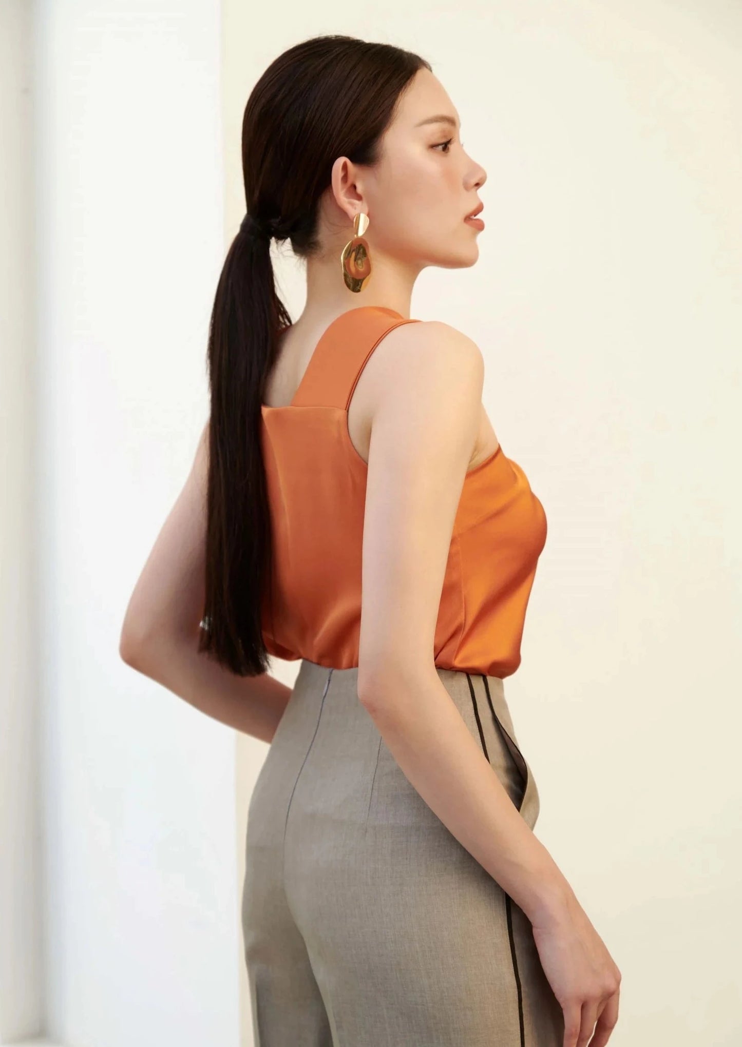 ORANGE TIE KNOT TOP