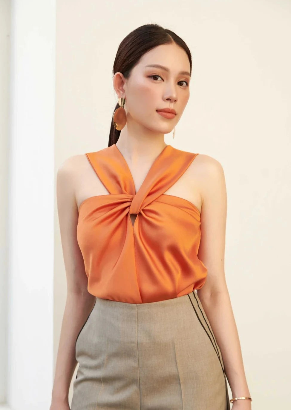 ORANGE TIE KNOT TOP