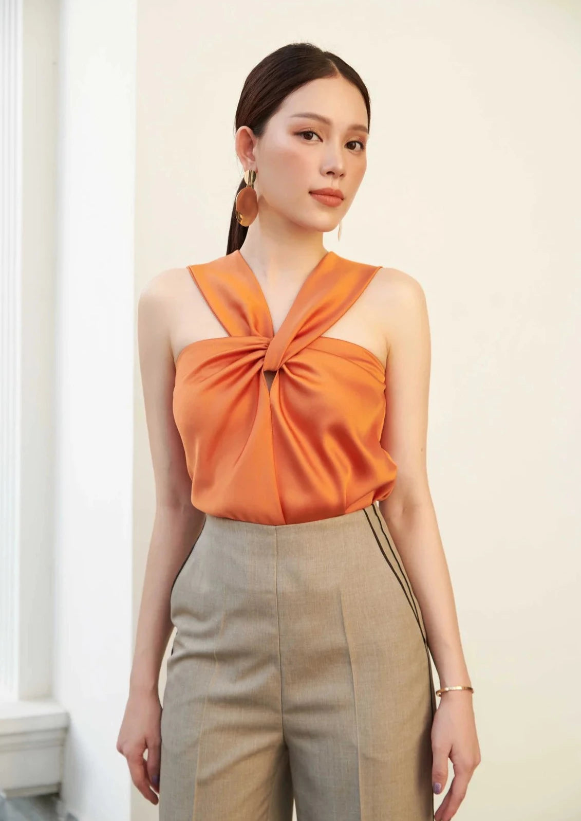 ORANGE TIE KNOT TOP
