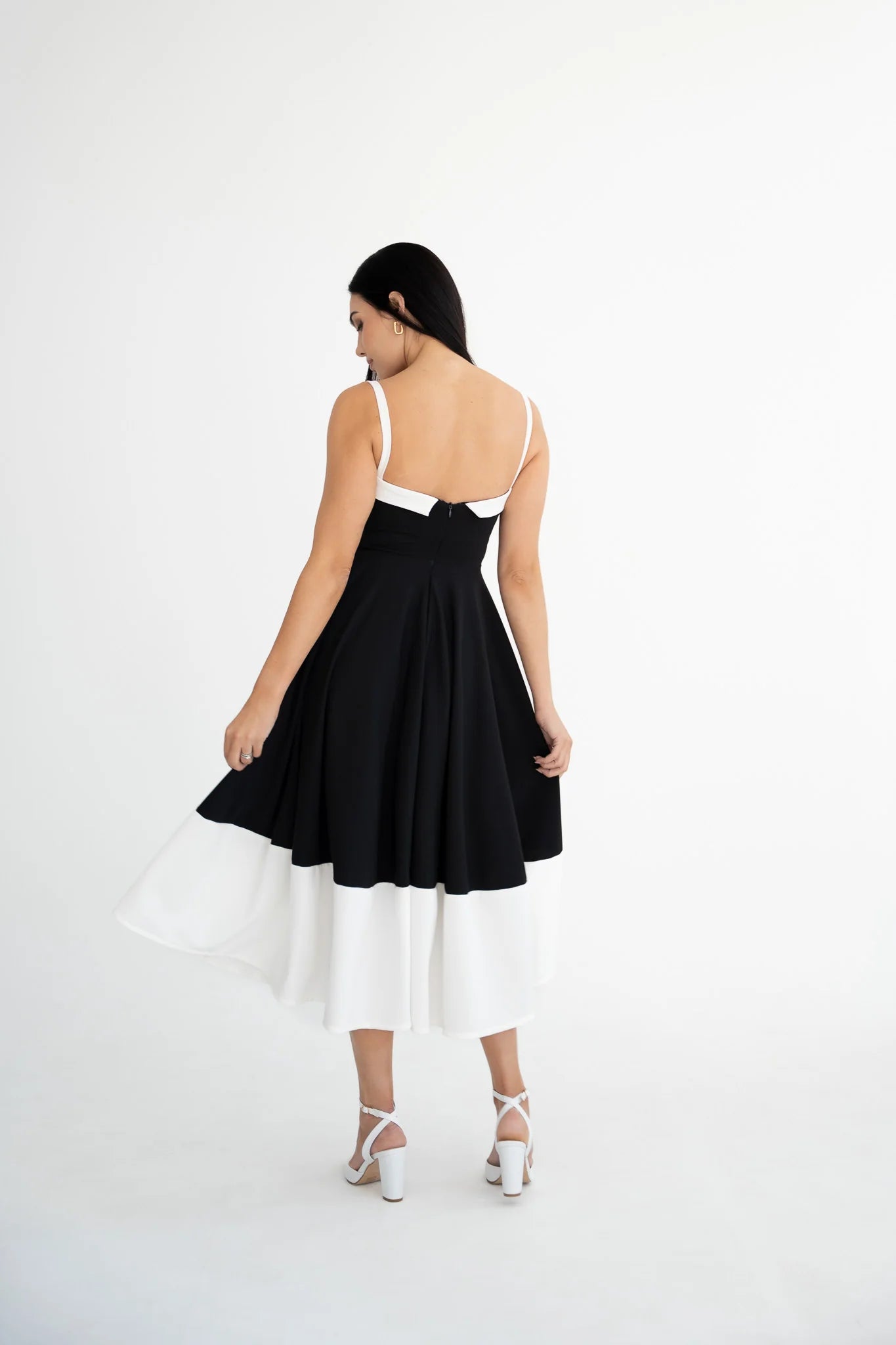 WHITE AND BLACK FLARED DRESS