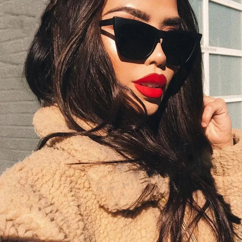 BLACK CAT-EYE SUNGLASSES