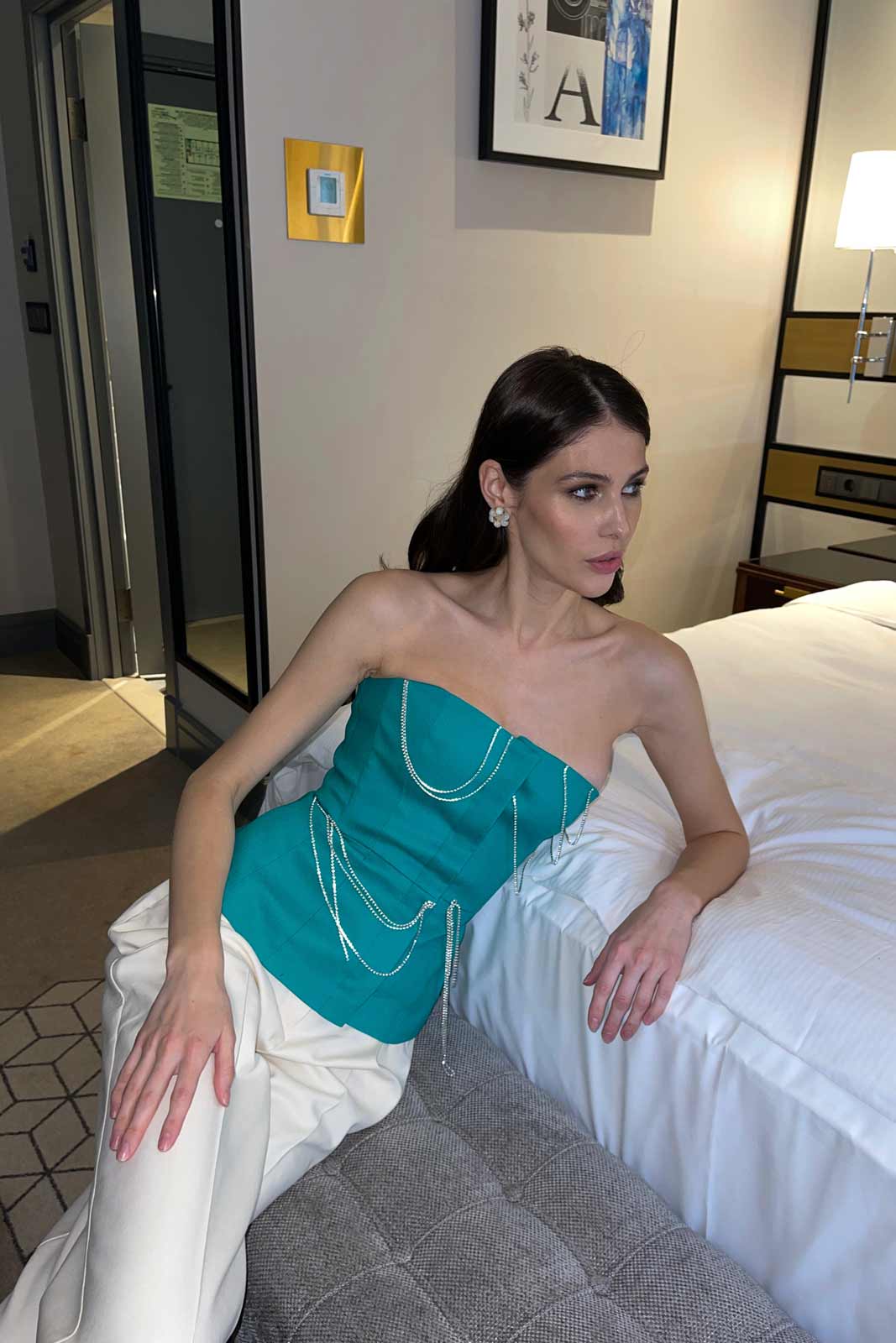 TOP WITH DIAMOND DECOR