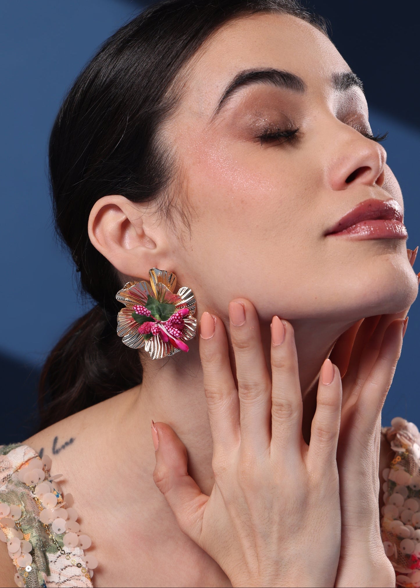TE AMO ROSE STUDS