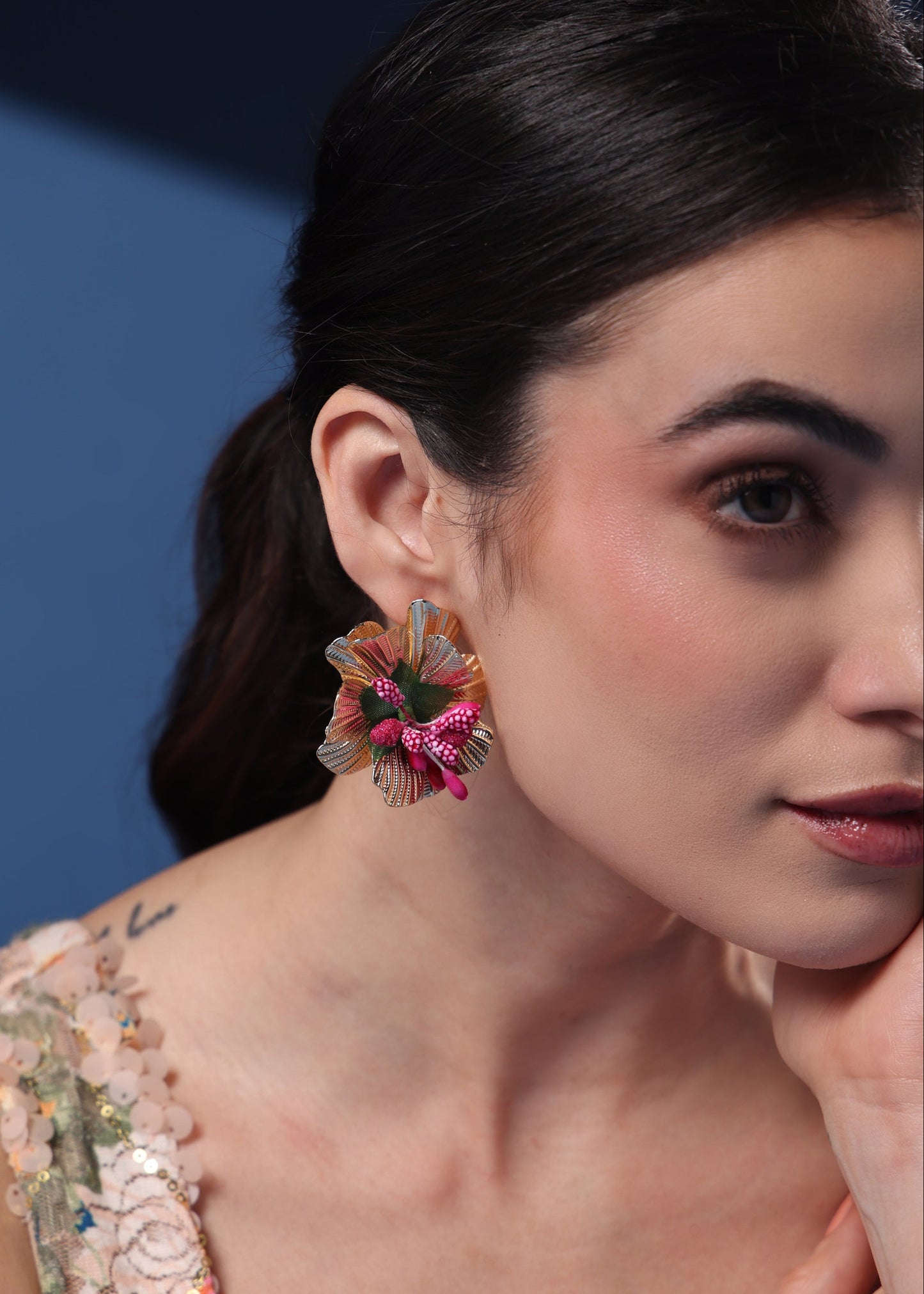 TE AMO ROSE STUDS