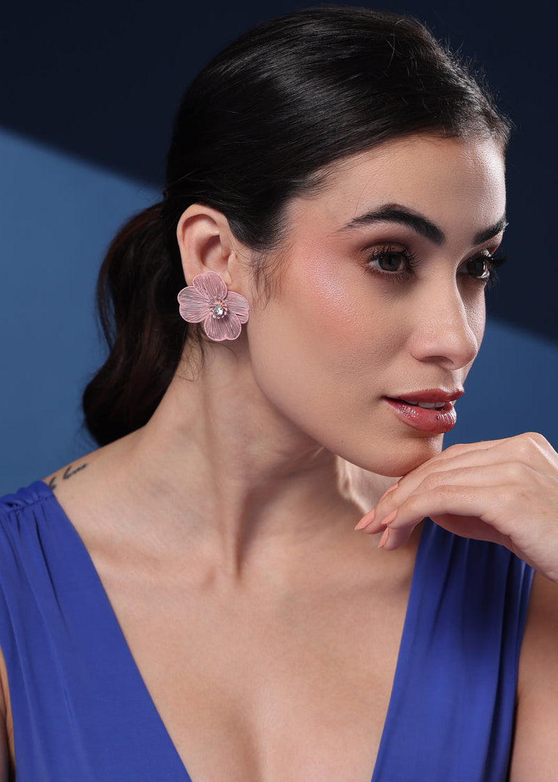 DAISY BABY PINK STUDS