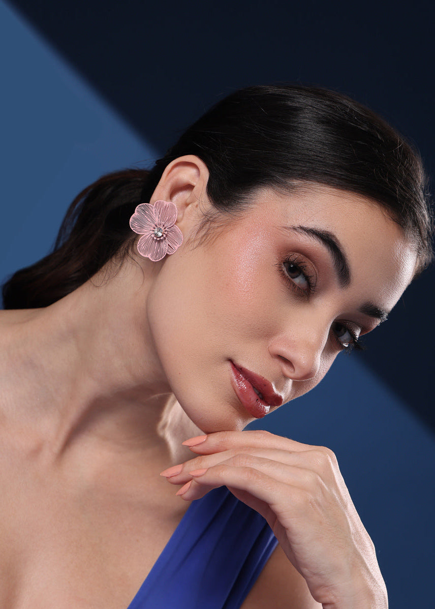 DAISY BABY PINK STUDS