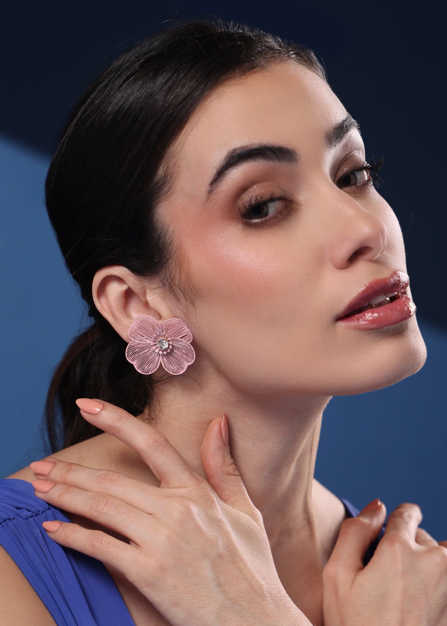 DAISY BABY PINK STUDS