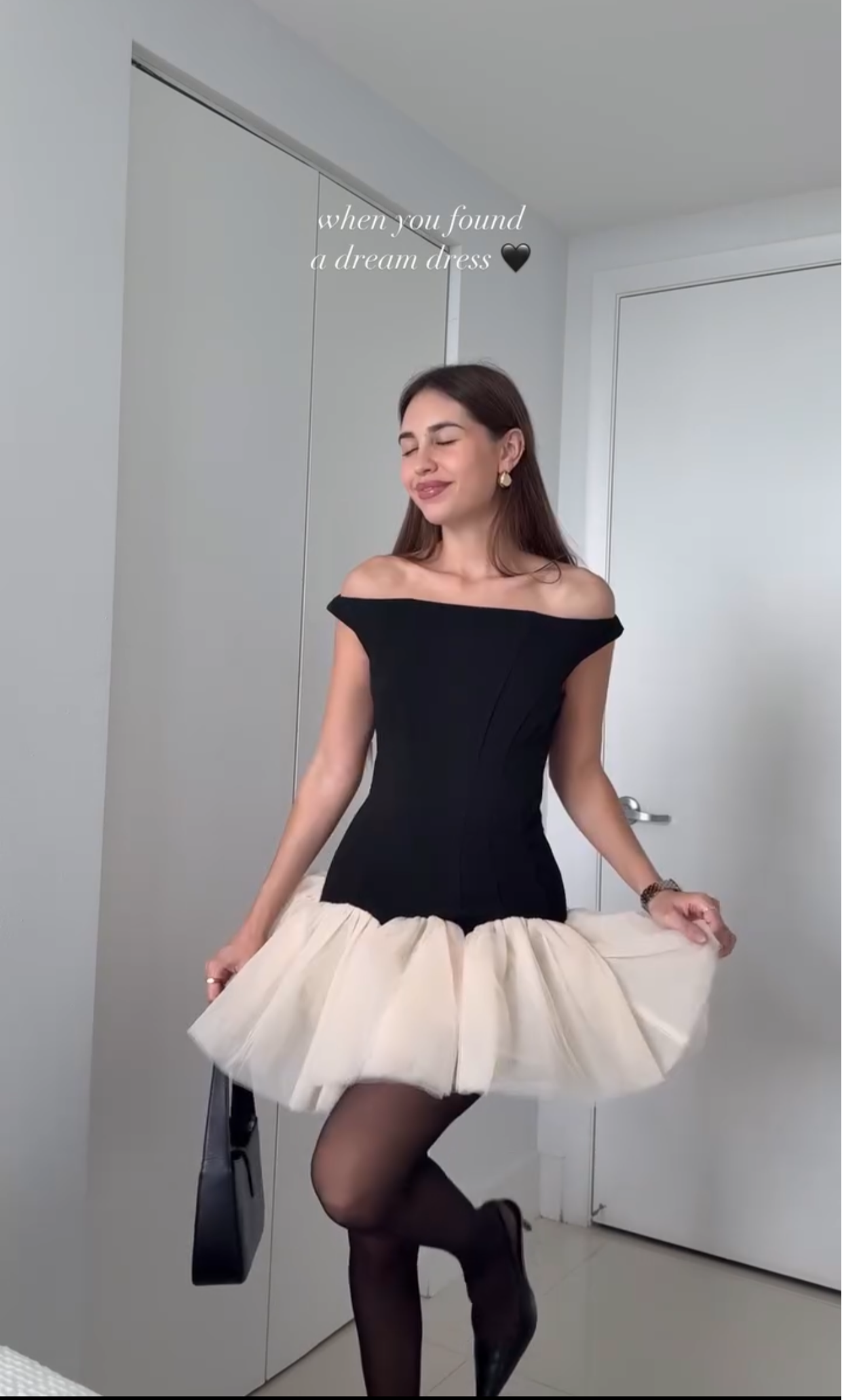 SCALLOPED FIT AND FLARE DRESS De Novoo SCALLOPED FIT AND FLARE DRESS De Novoo