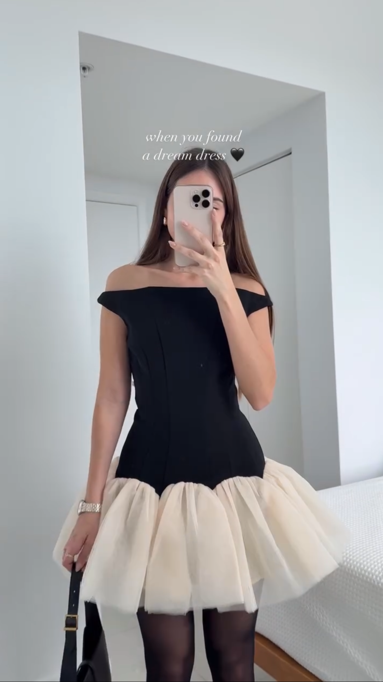 SCALLOPED FIT AND FLARE DRESS De Novoo SCALLOPED FIT AND FLARE DRESS De Novoo