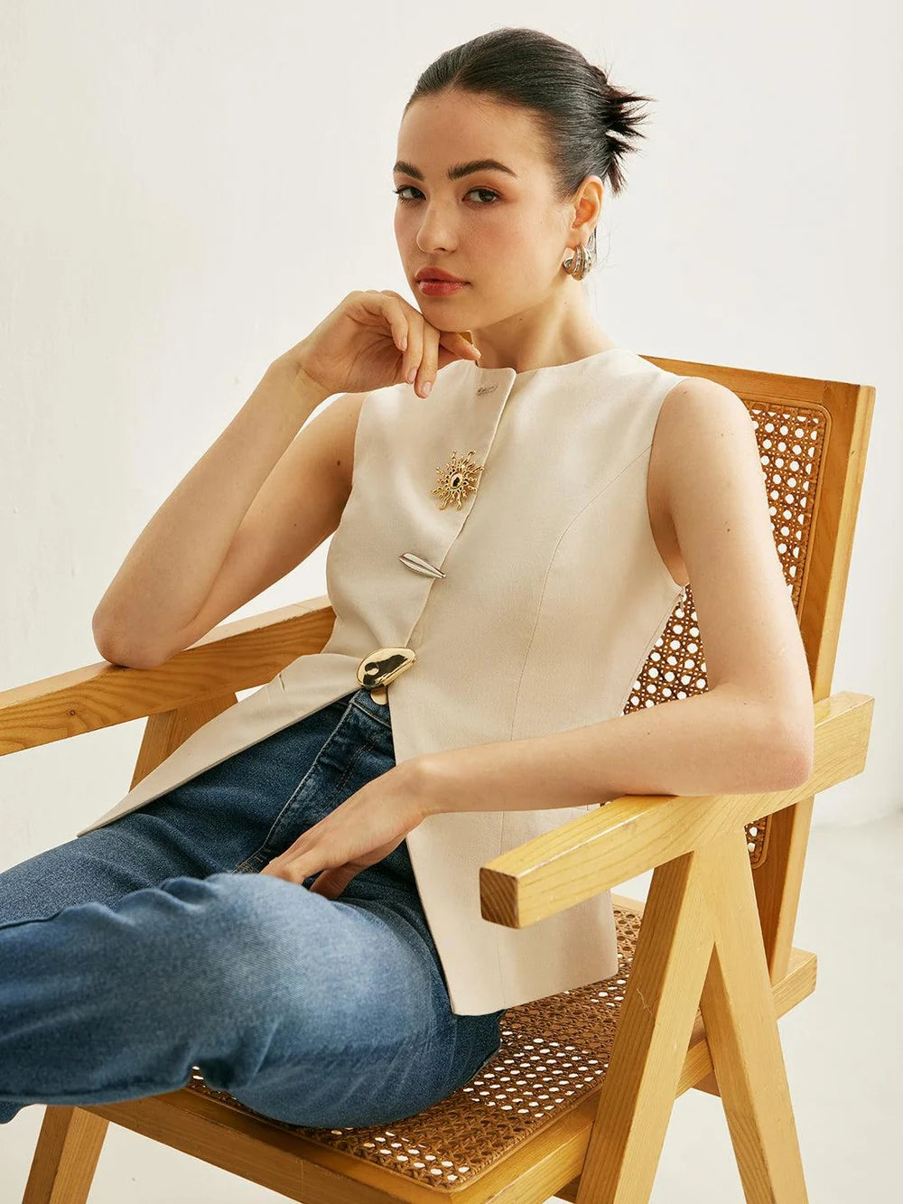 CHIC BUTTON VEST